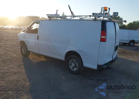 2015 Chevrolet Express 2500 Work Van z USA, uszkodzony, nr VIN 1GCWGFCF2F1153166